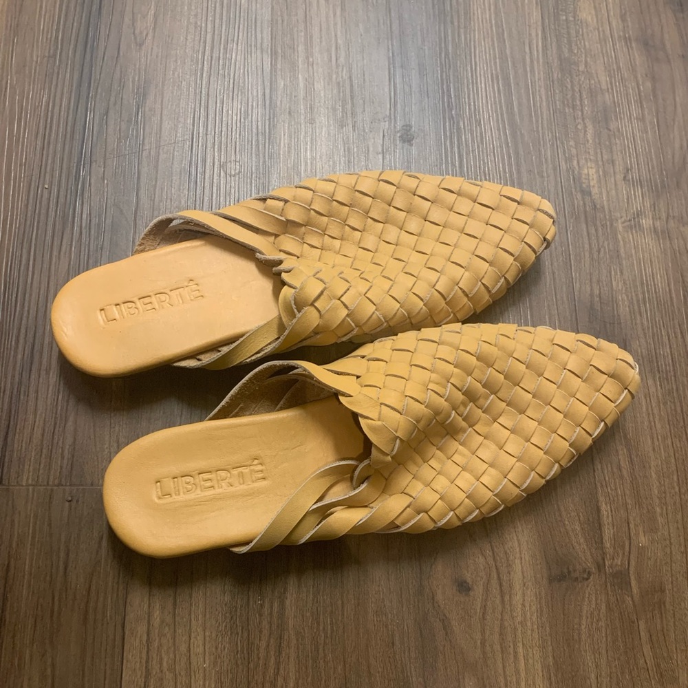 Liberte Flats, size 8